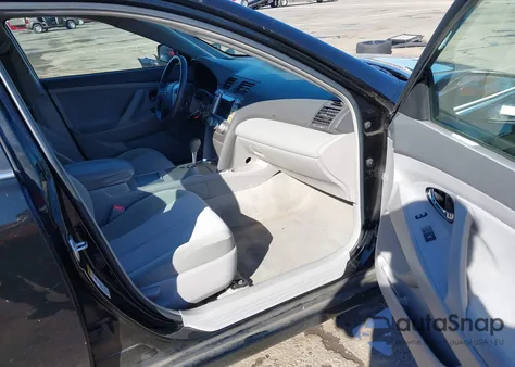 2010 Toyota Camry Le z USA, uszkodzony, nr VIN 4T1BF3EK1AU082958